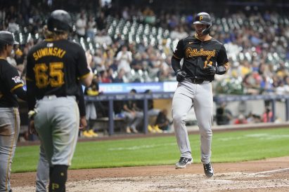 article image - Pirates Brewers Baseball